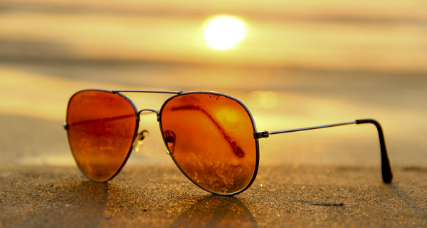 Для эффективной защиты глаз от ультрафиолета необходимо выбирать качественные солнцезащитные очки